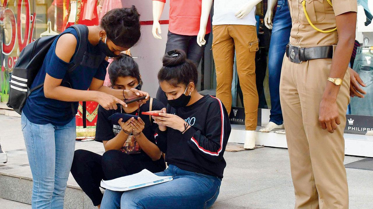 New day brings new questions: Maharashtra batted for no exams in meeting with Centre