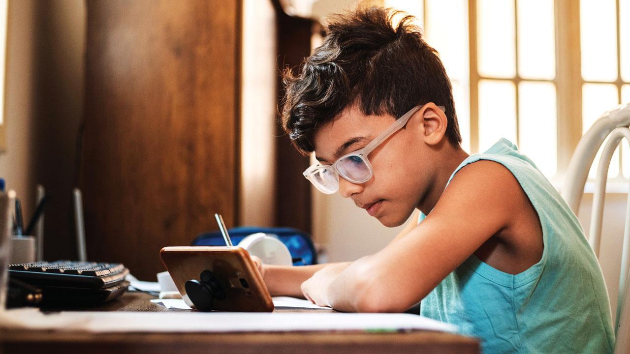 Mumbai: Mobile data charges for students sought from BMC