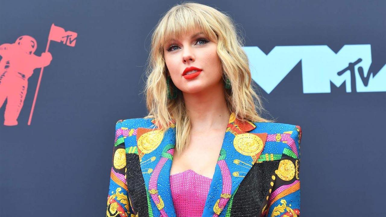 Taylor Swift joins Christian Bale and Margot Robbie in David O Russell's next fi