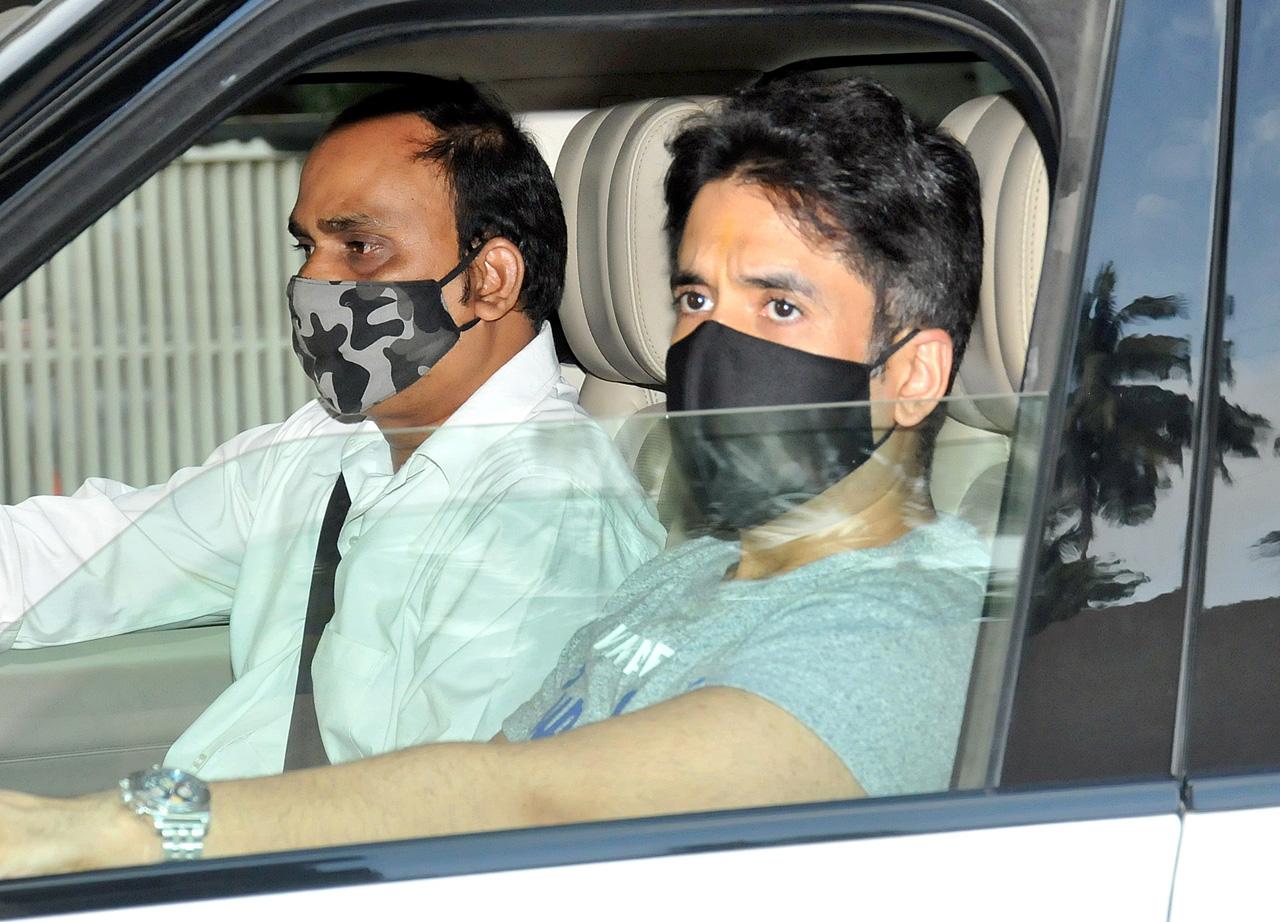 Tusshar Kapoor was also spotted in Bandra. The actor was clicked with his son Laksshya Kapoor. Recently, Tusshar completed 2 decades in Bollywood. He described his journey in Hindi cinema as a 