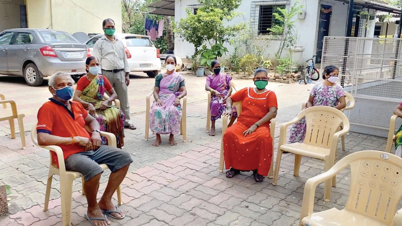 Vasai Virar City Municipal Corporation begins door-to-door vaccination with nine buses