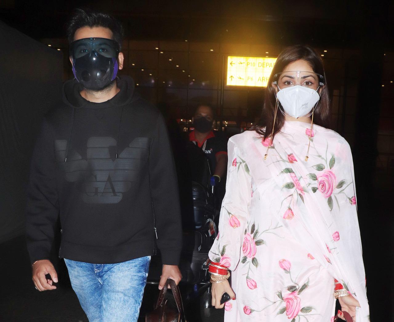 Yami Gautam and Aditya Dhar were clicked at Mumbai airport. Yami and Aditya tied the knot in an intimate ceremony on June 4, 2021. She shared a post with her fans on her Instagram account and looked stunning as the bride. She shared a quote by Rumi to express how she feels. She wrote- “In your light, I learn to love - Rumi With the blessings of our family, we have tied the knot in an intimate wedding ceremony today. Being very private people, we celebrated this joyous occasion with our immediate family. As we embark on the journey of love and friendship, we seek all your blessings and good wishes. Love, Yami and Aditya.