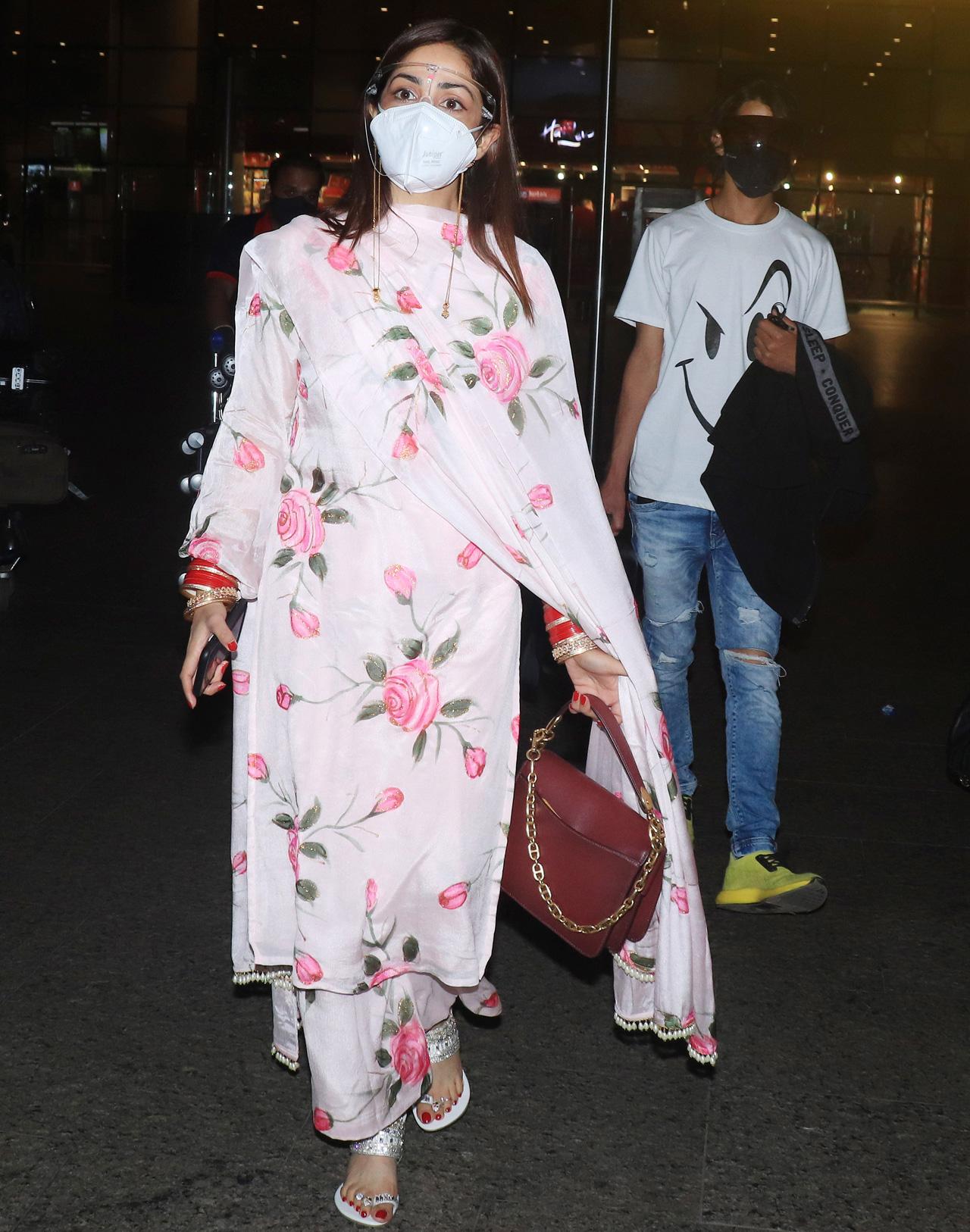 On the work front, Yami Gautam has some interesting films lined up like adventure comedy 'Bhoot Police', Behzad Khambata’s directorial 'A Thursday', Maddock Films’ 'Dasvi' and Aniruddha Roy Chowdhury's 'Lapata' amongst others.
In picture: Yami Gautam at Mumbai airport