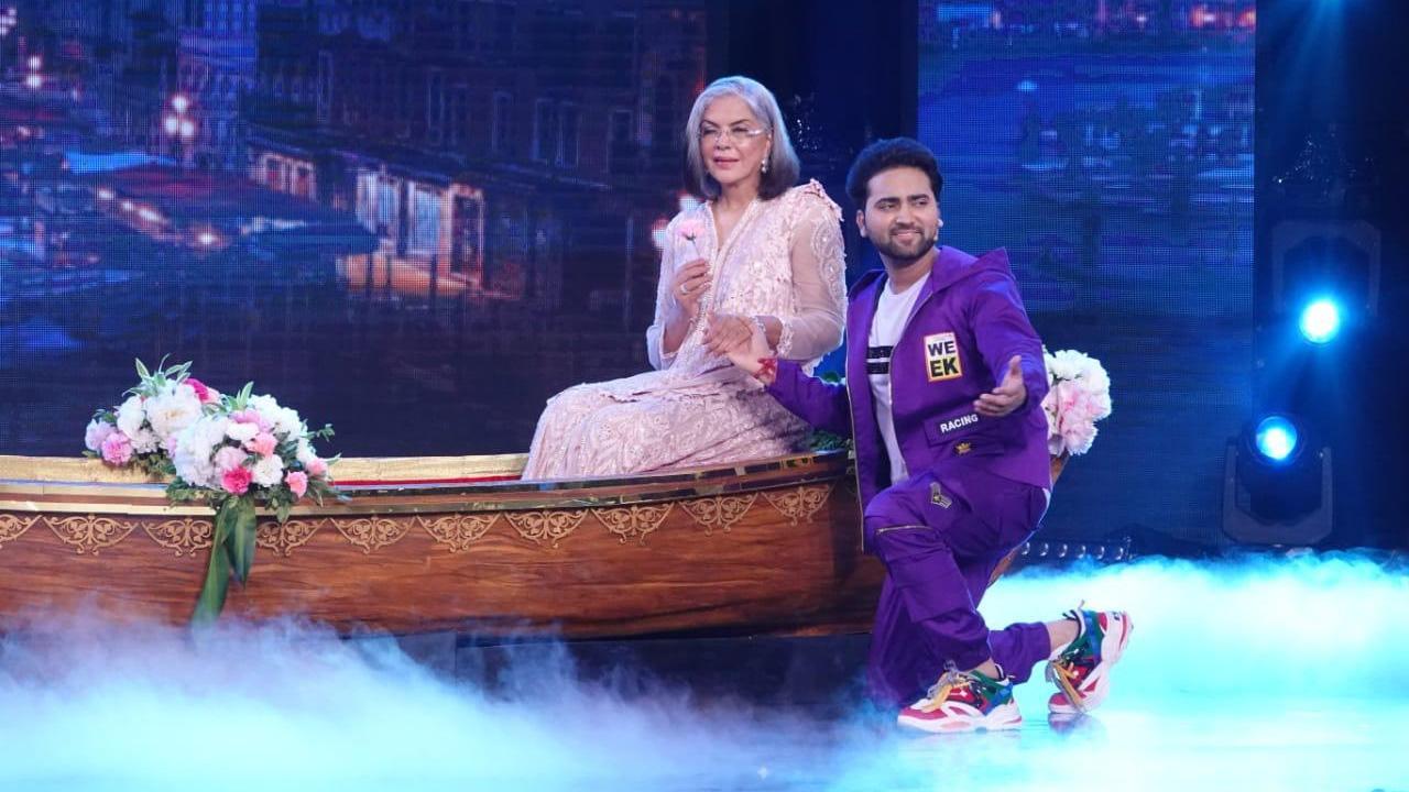 Zeenat Aman graces the set of 'Indian idol 12'