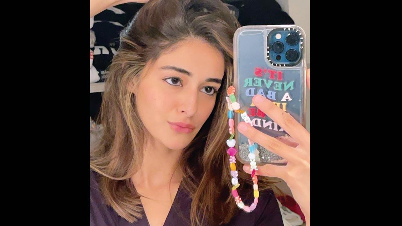 Think aloud! Ananya Panday in a dilemma over captions