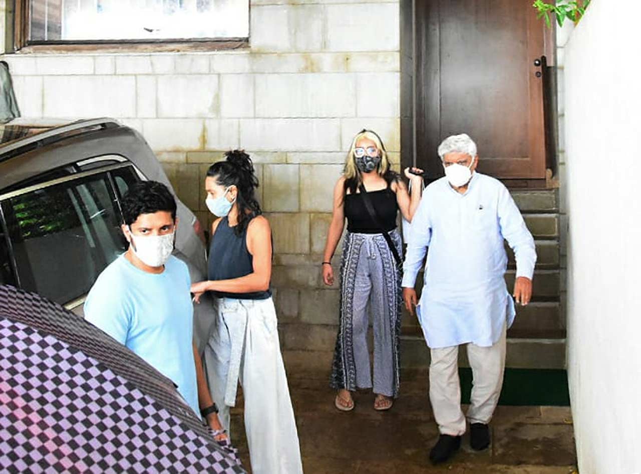Farhan Akhtar, Shibani Dandekar, Javed Akhtar were snapped at Zoya Akhtar's residence. It seems like the family had a small get-together on a weekday. All pictures/Yogen Shah
