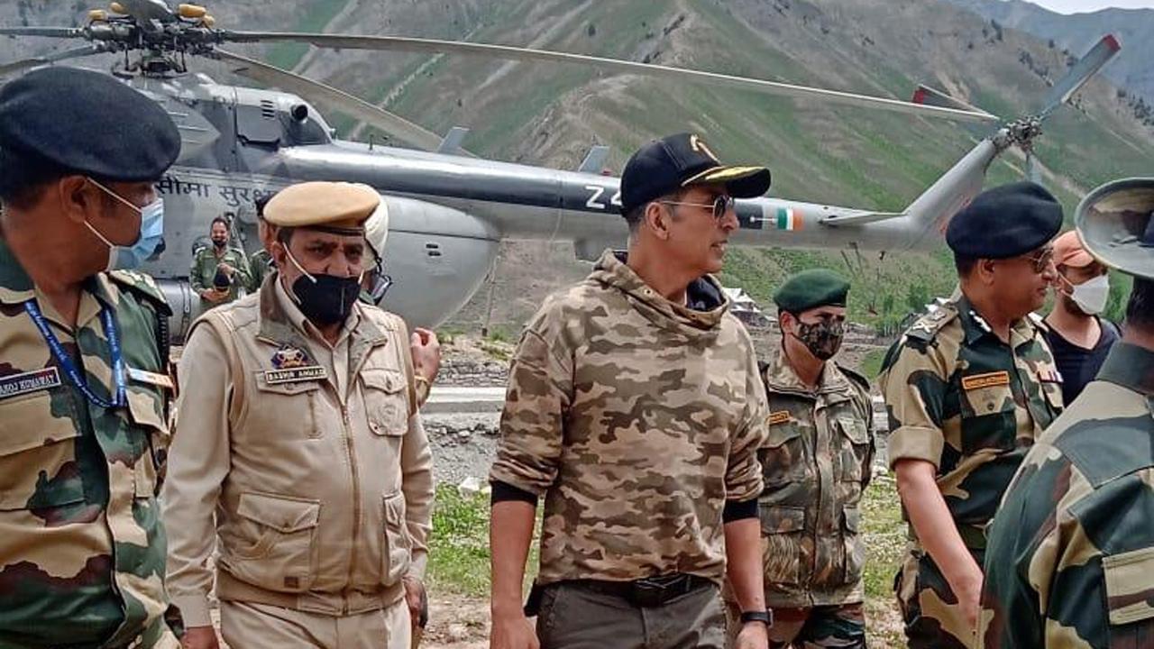Akshay Kumar visits Tulail LoC area in J&K's Bandipora