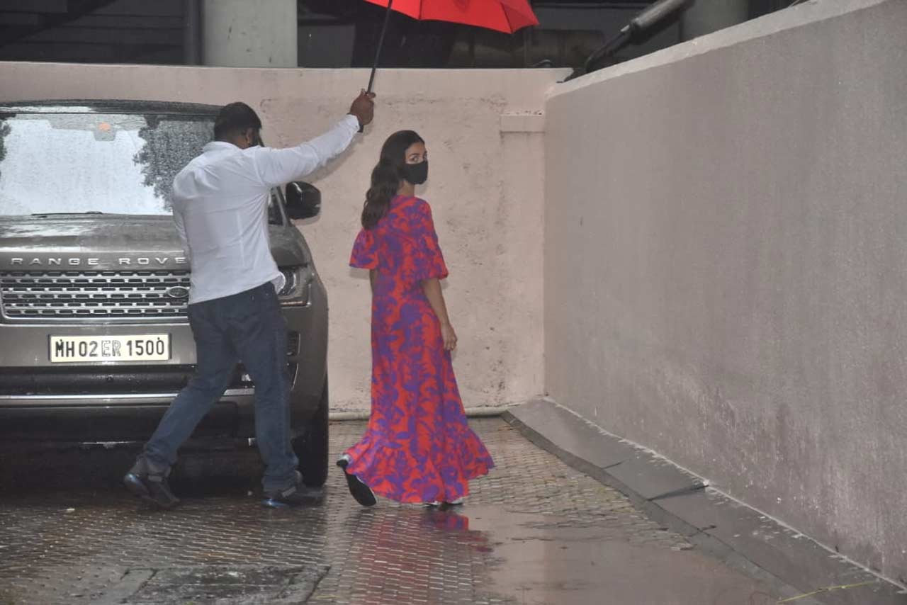 Alia Bhatt was spotted at Sanjay Leela Bhansali`s office in Juhu, Mumbai. The actress opted for a floral midi dress as she stepped out on a rainy weekday. On the work front, Alia will be next seen in `Gangubai Kathiawadi,` an SLB production. All pictures/Yogen Shah Alia Bhatt was spotted at Sanjay Leela Bhansali`s office in Juhu, Mumbai. The actress opted for a floral midi dress as she stepped out on a rainy weekday. On the work front, Alia will be next seen in `Gangubai Kathiawadi,` an SLB production. All pictures/Yogen Shah