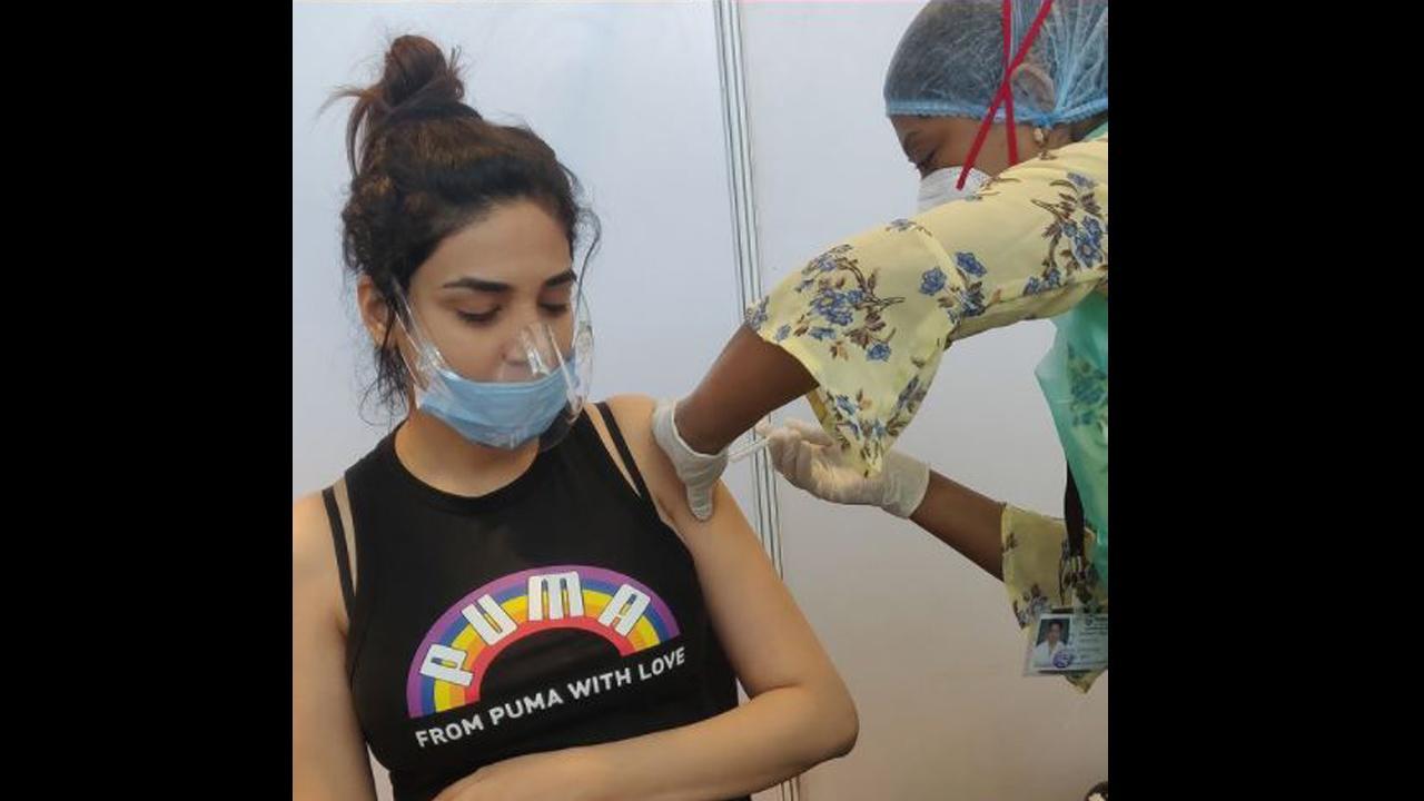 'Kundali Bhagya' actress Anjum Fakih receives first dose of Covid-19 vaccine; thanks Sanjay Gagnani