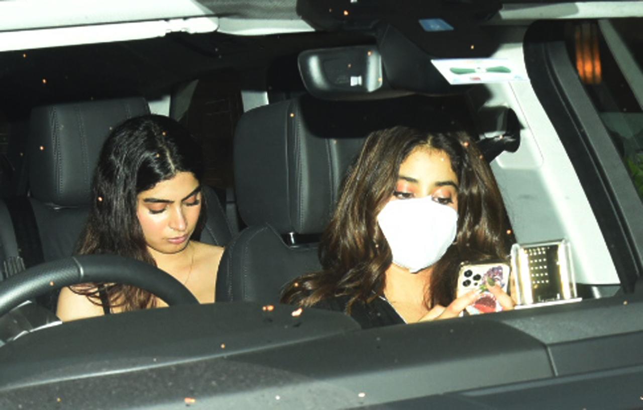 Arjun Kapoor, who turned 36 on June 26, 2021, celebrated his birthday with his close friends and family at a 5-star hotel in Mumbai. His sisters - Anshula Kapoor, Janhvi Kapoor and Khushi Kapoor were snapped in the same car, all decked up for the birthday bash.