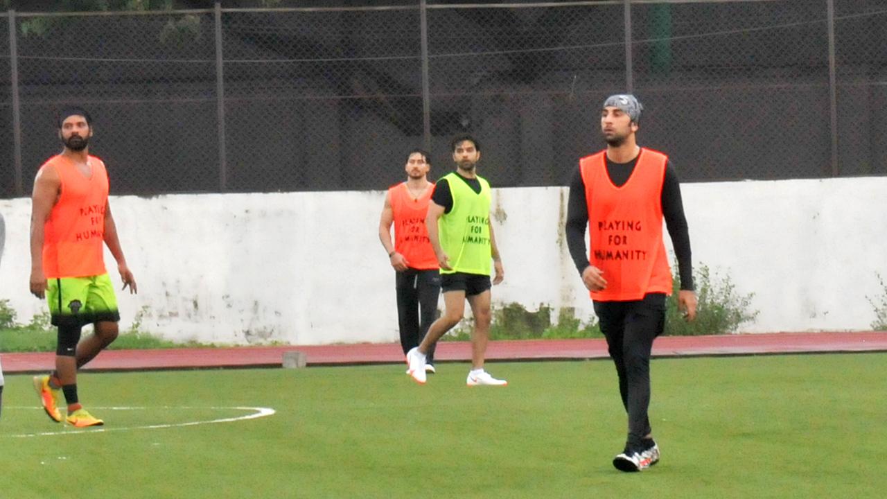 It's no new that Ranbir Kapoor loves football and despite his packed shooting schedule, the actor ensures that he plays the sport every weekend that he can, especially during the monsoons. This Sunday was no different, as the actor was spotted playing with several other celebrities - Tiger Shroff and Shabir Ahluwalia, among others. The actos were snapped practising football at a playground in Bandra, Mumbai. 