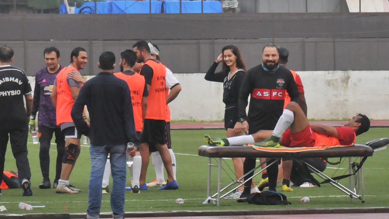 As can be seen in the picture, Disha Patani seemed to have had a great time on the ground, while Leander Paes was snapped having a hearty laugh with his friend, Bunty Walia.