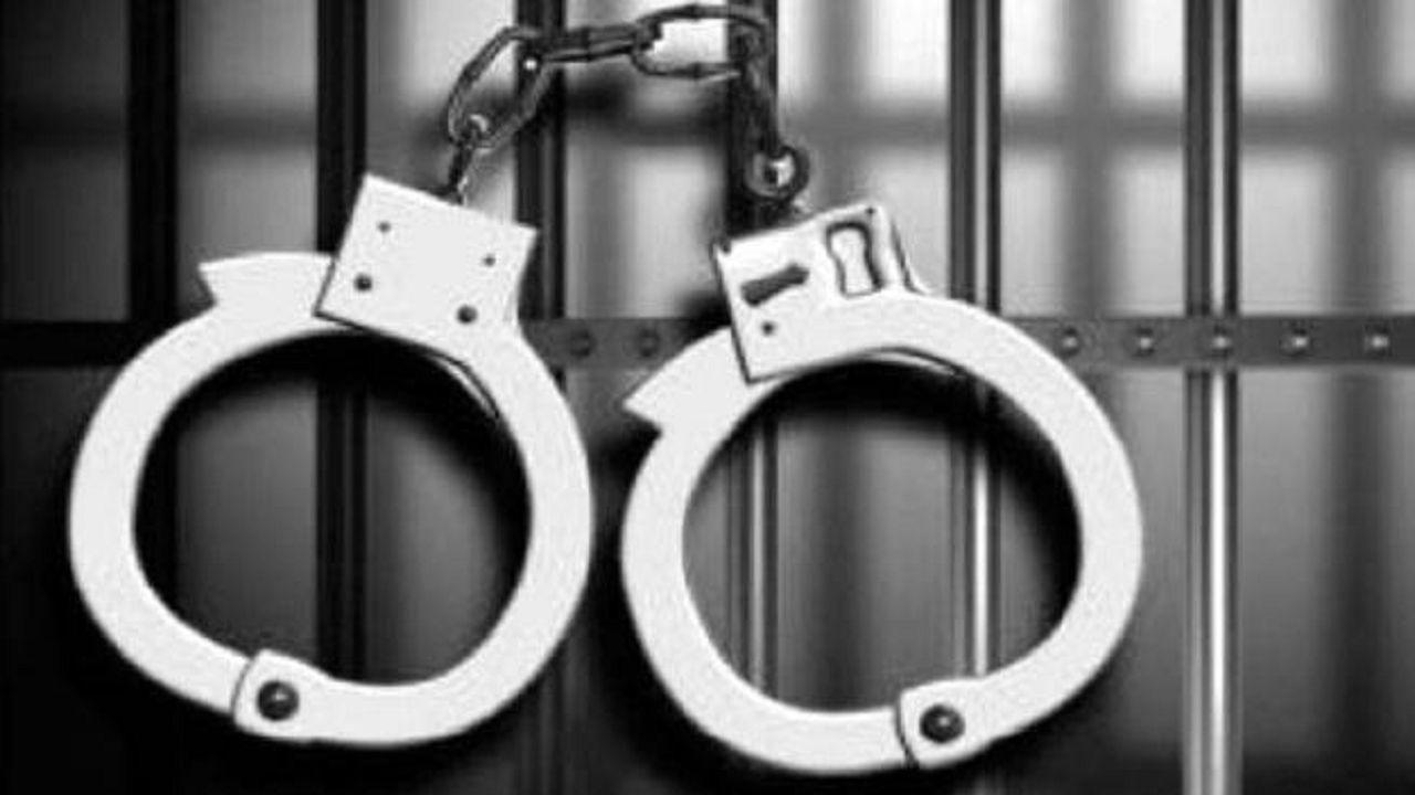 Maharashtra: Two revenue officials held for taking bribe