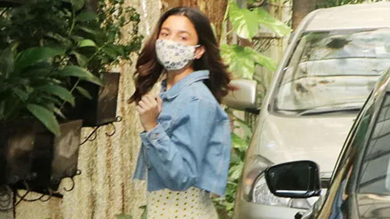 See Posts: Alia Bhatt soaks in sunshine and happiness on the beach