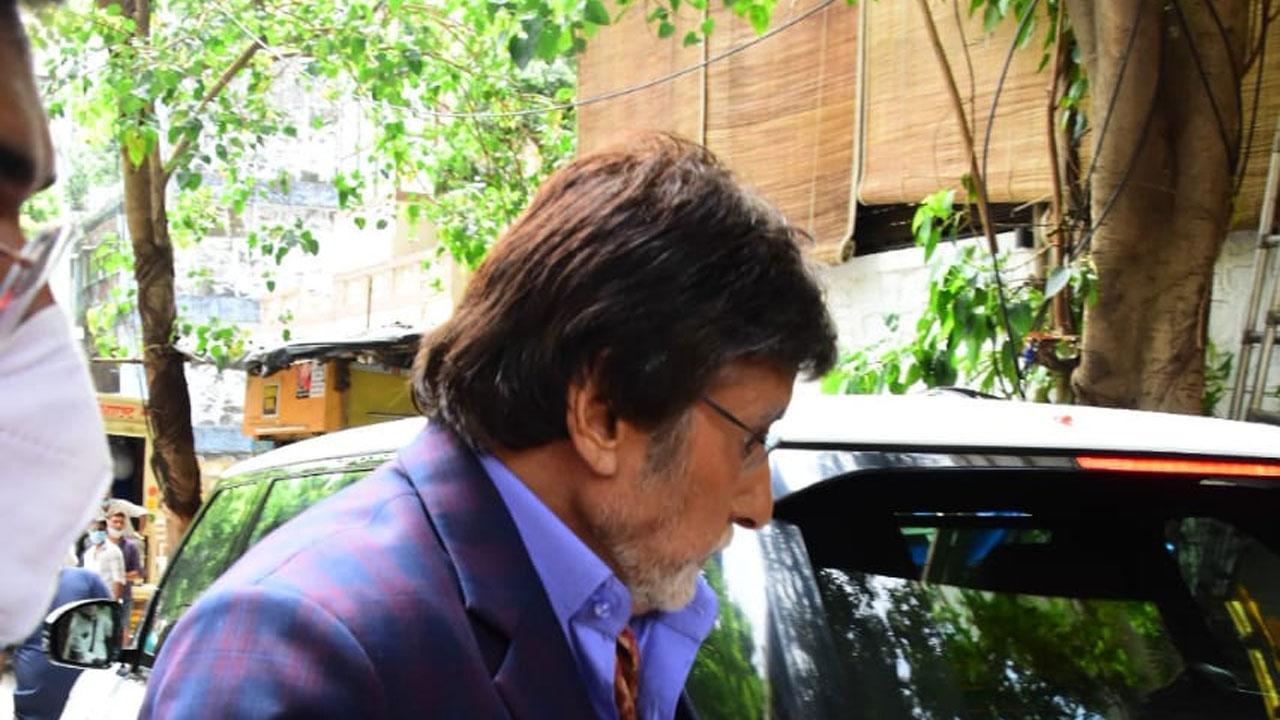 Amitabh Bachchan donates ventilators, medical equipment to civic hospital in Mumbai