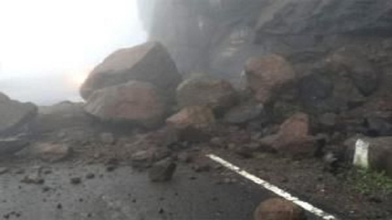 Thane: Close shave for two as boulder falls on car as they step out for tea