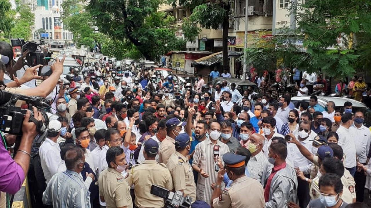 Maharashtra: Shiv Sena, Narayan Rane supporters clash in Kudal