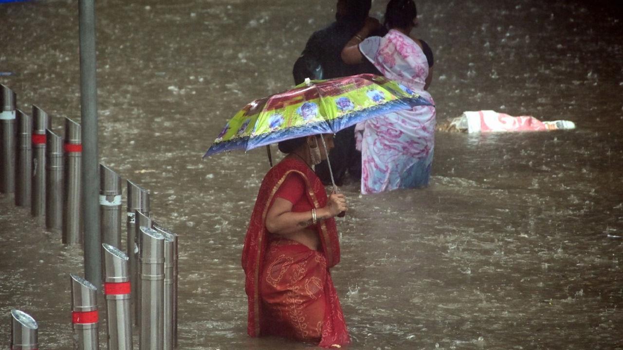 Mumbai rains: Fifteen NDRF teams deployed in Maharashtra in view of heavy rain prediction