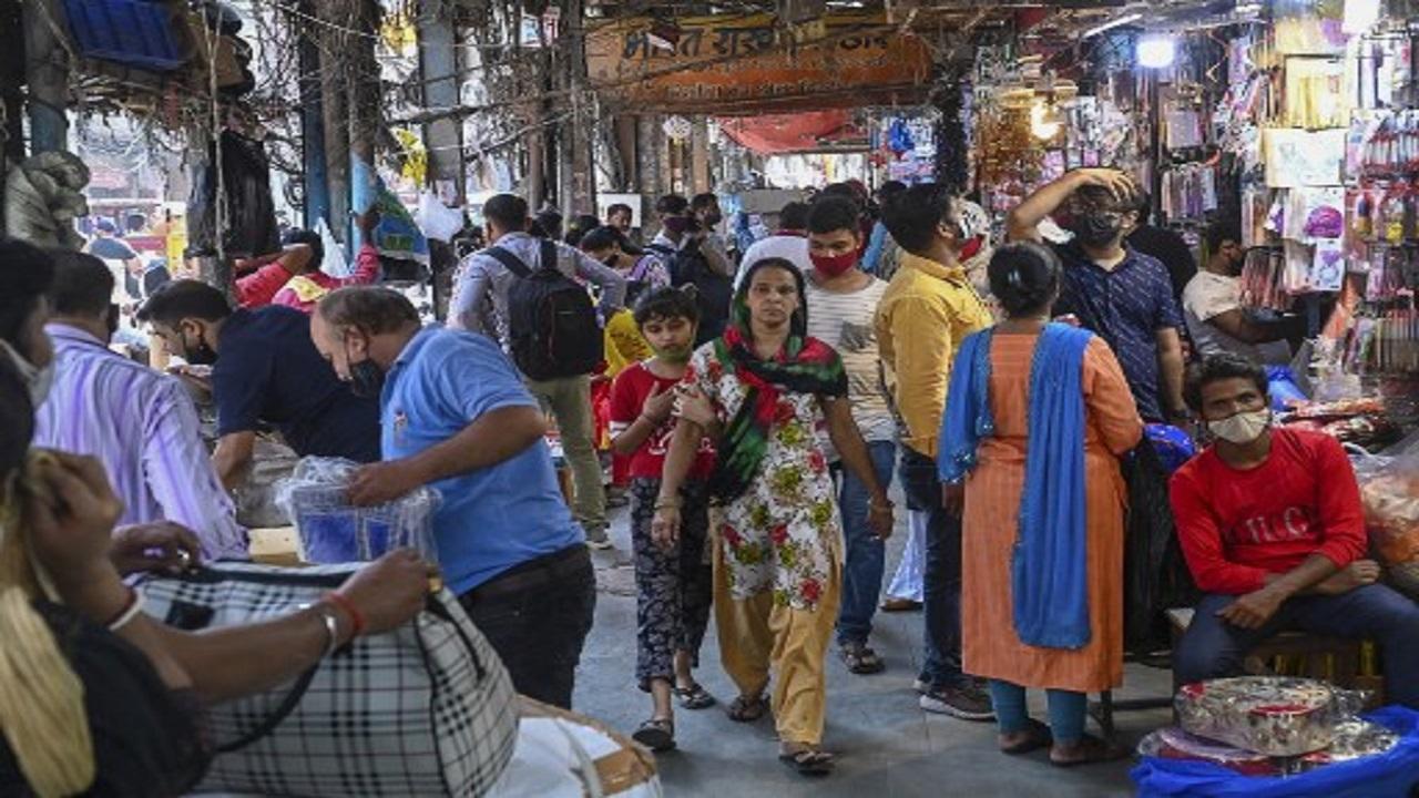 ‘Breach will hasten 3rd wave’: Delhi HC takes cognisance of Covid-19 norm violation in markets