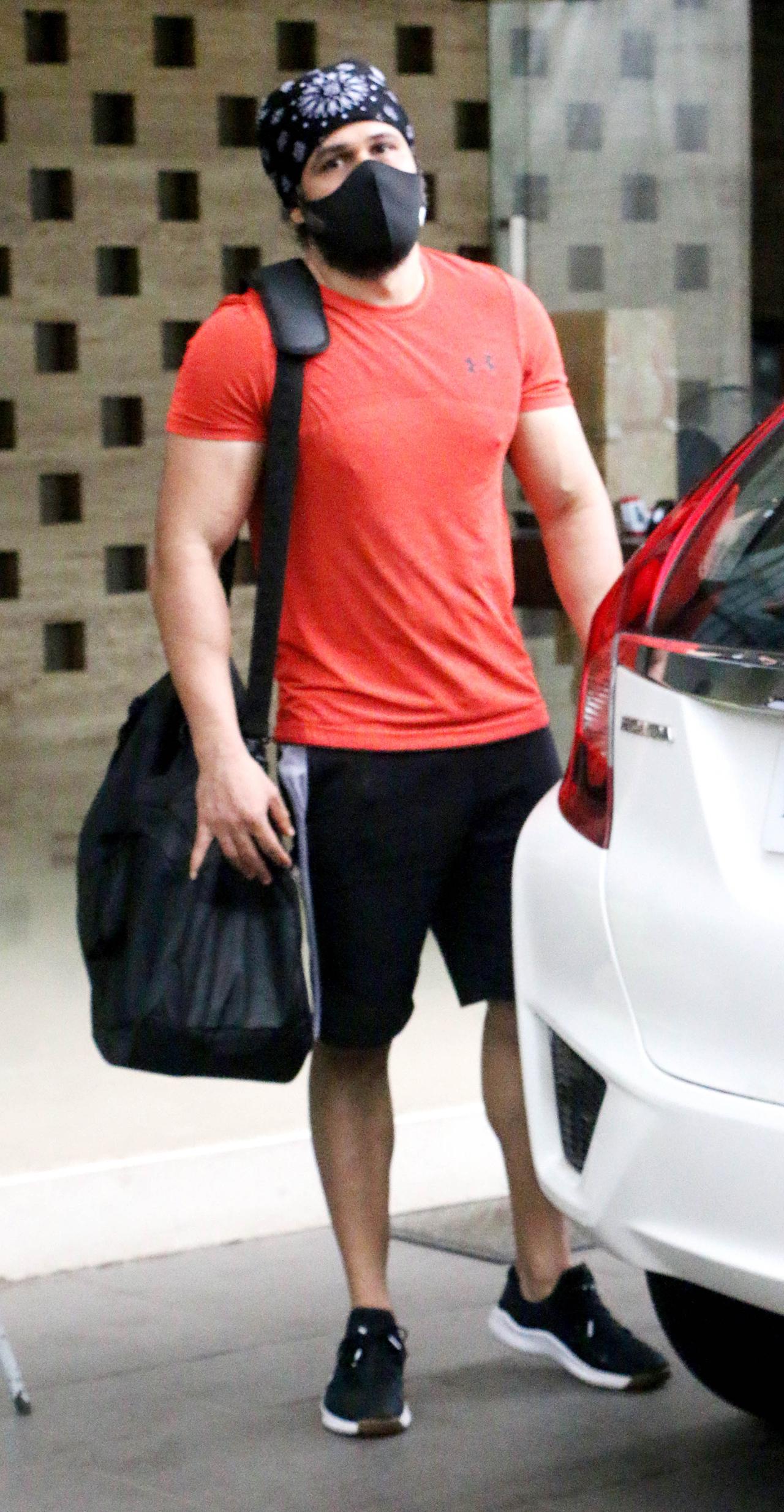 Emraan Hashmi was snapped outside his gym in Bandra, Mumbai. The actor was seen in a red t-shirt, black shorts and black shoes, as simple as he usually is dressed. The actor has an array of films in the pipeline. He will be seen in 'Chehre' with Amitabh Bachchan and will play a negative role in 'Tiger 3', which also stars Salman Khan and Katrina Kaif in lead roles.