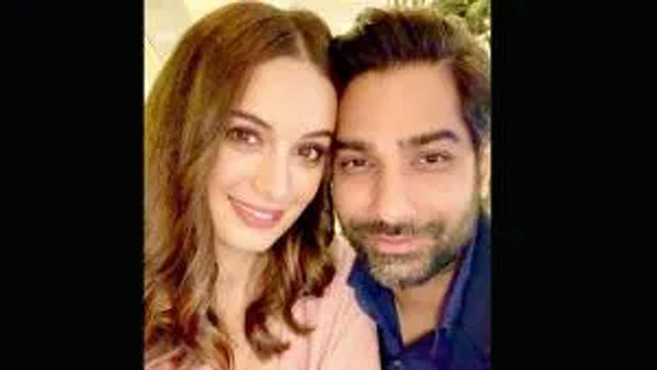 Evelyn Sharma gets hitched to beau Tushaan Bhindi, shares pictures with fans