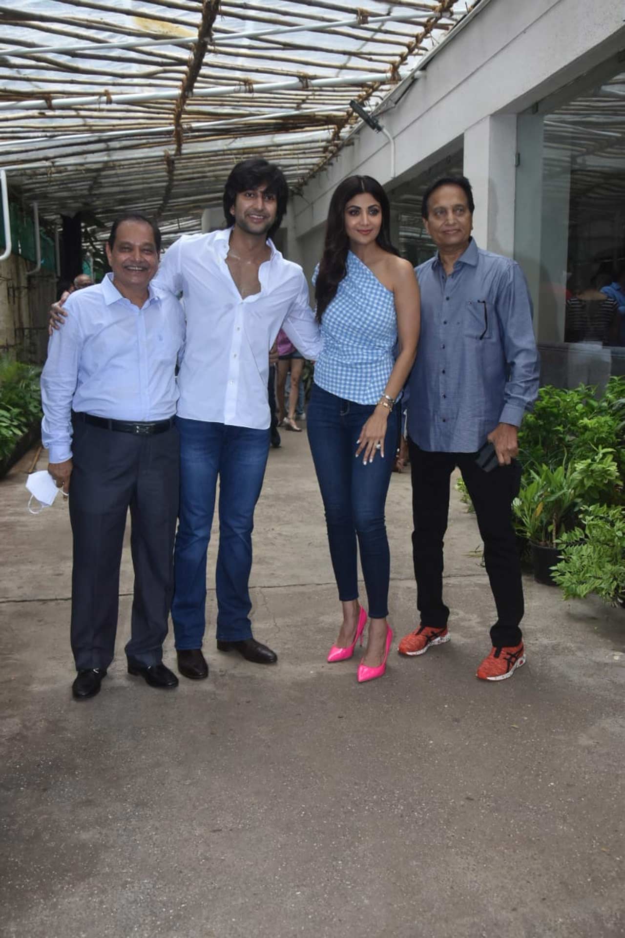 Shilpa Shetty Kundra was clicked with Meezaan Jaaffery and producer Ratin Jain at a popular studio in Juhu, Mumbai.