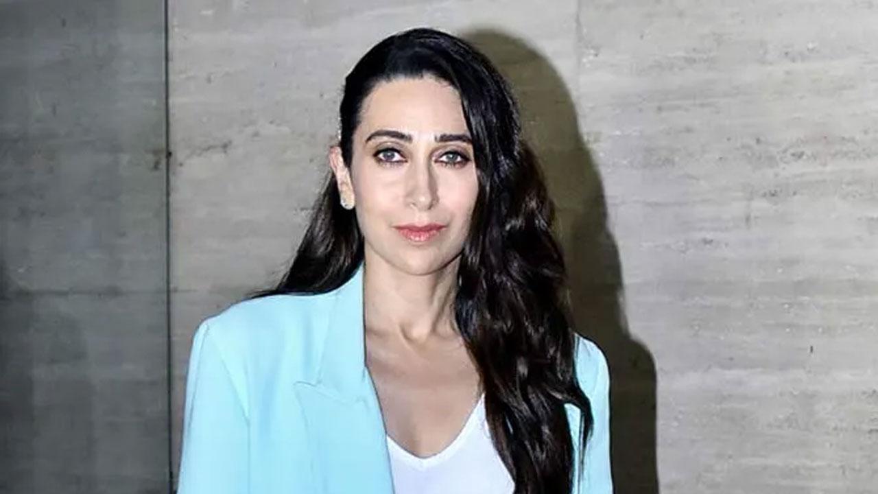 Karisma Kapoor gets nostalgic as she completes 30 years in the industry