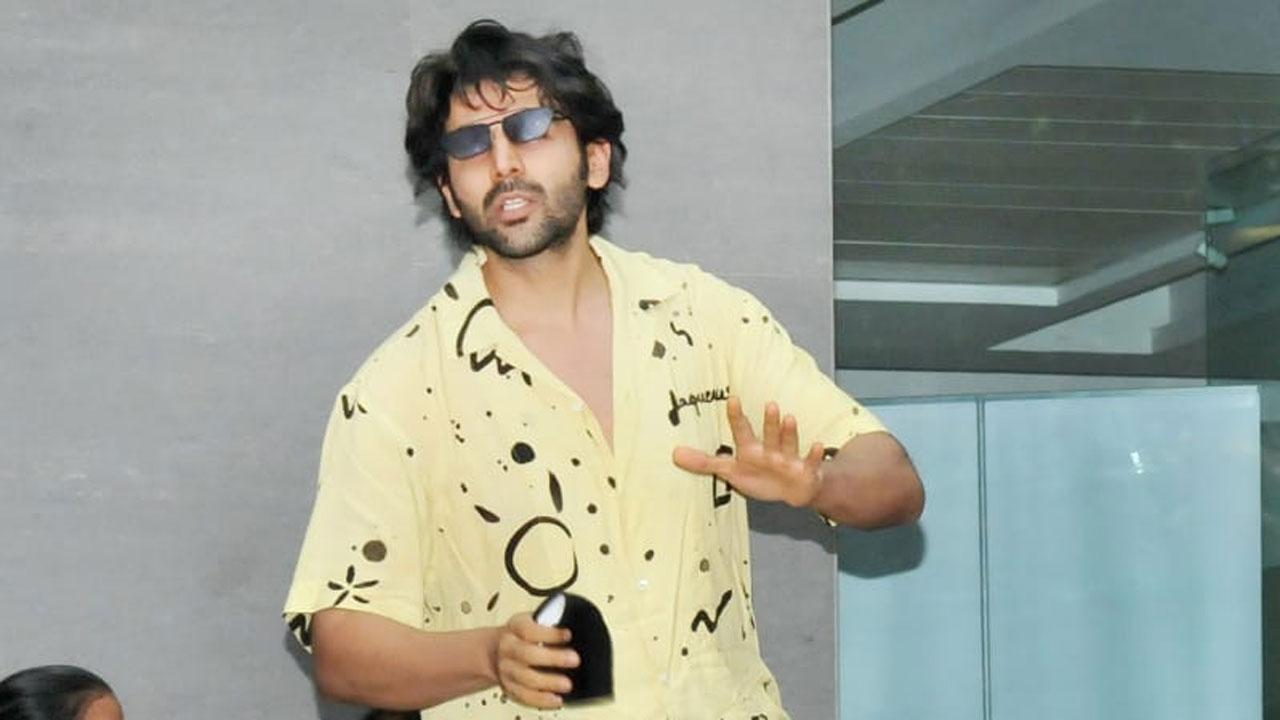 Kartik Aaryan takes the jab, is 'now loading: antibodies'