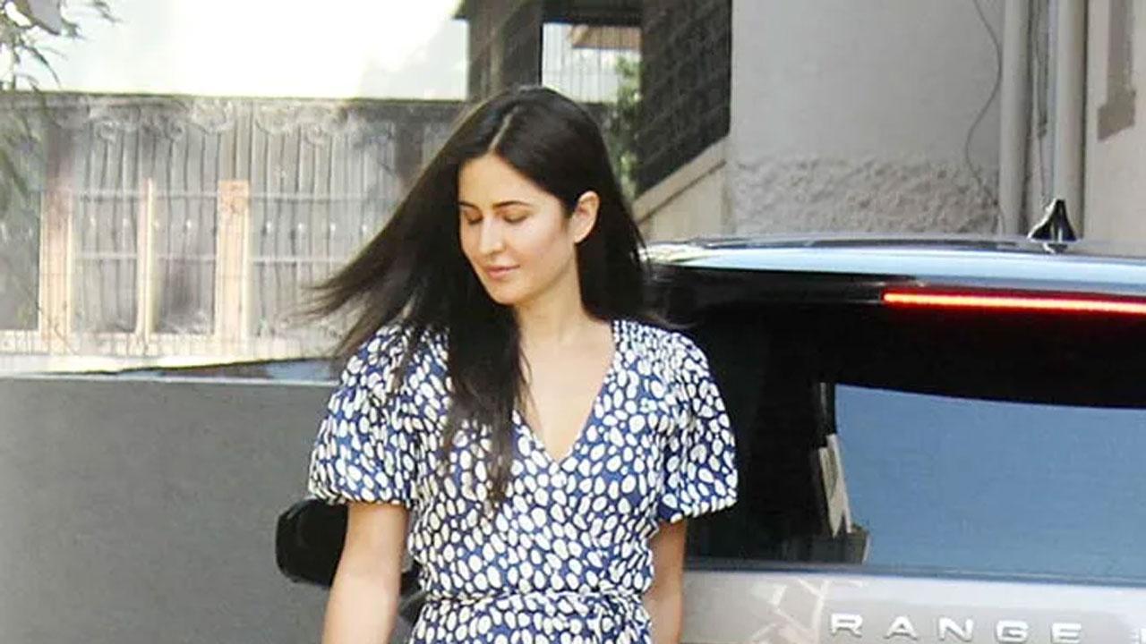 Katrina Kaif shares a selfie with fans as she chills from home 
