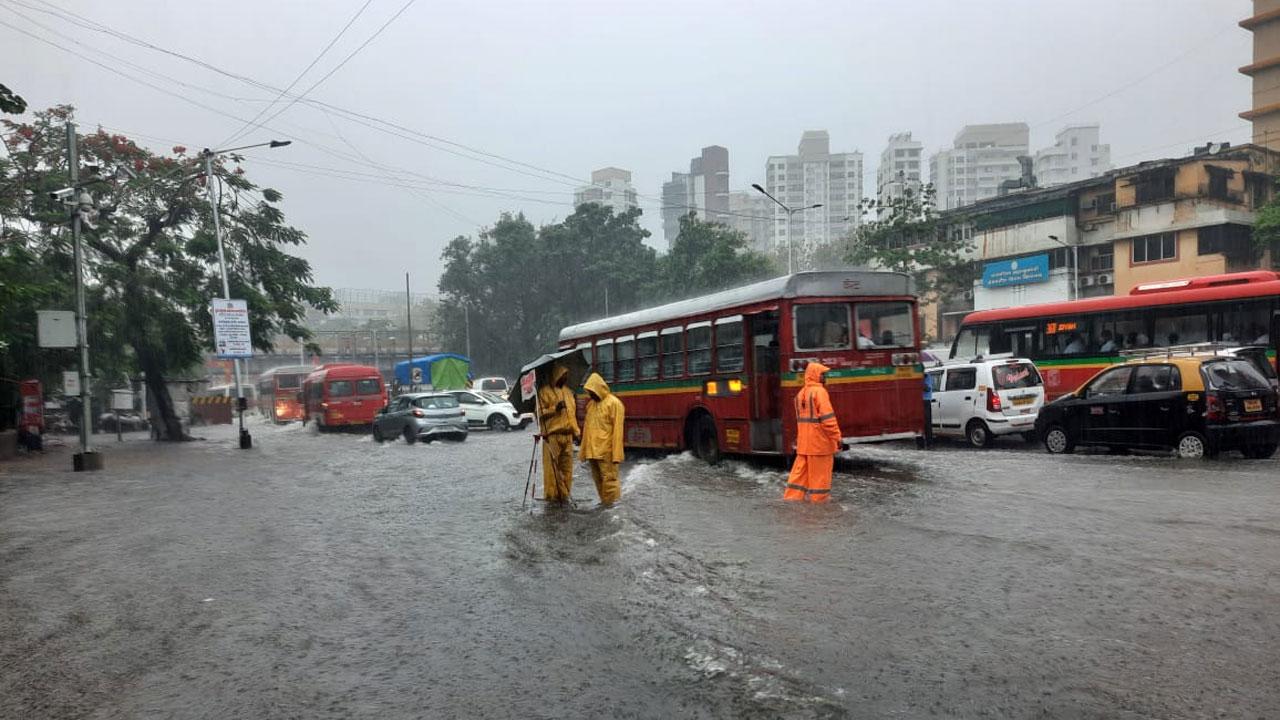 A BEST bus moves through a flooded street near Gandhi market in Matunga. Pic: Pradip Dhivar