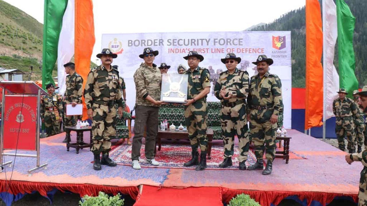Akshay Kumar spends a memorable day with BSF bravehearts, shares his experience