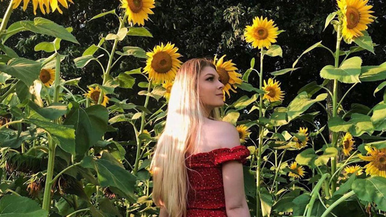Singer Lindsay Capuano is ruling social media with her sensational photos  and videos