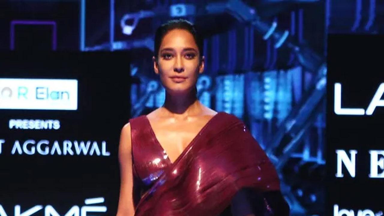User asks Lisa Haydon if she loves being pregnant, she says, ‘it’s a very special time.’