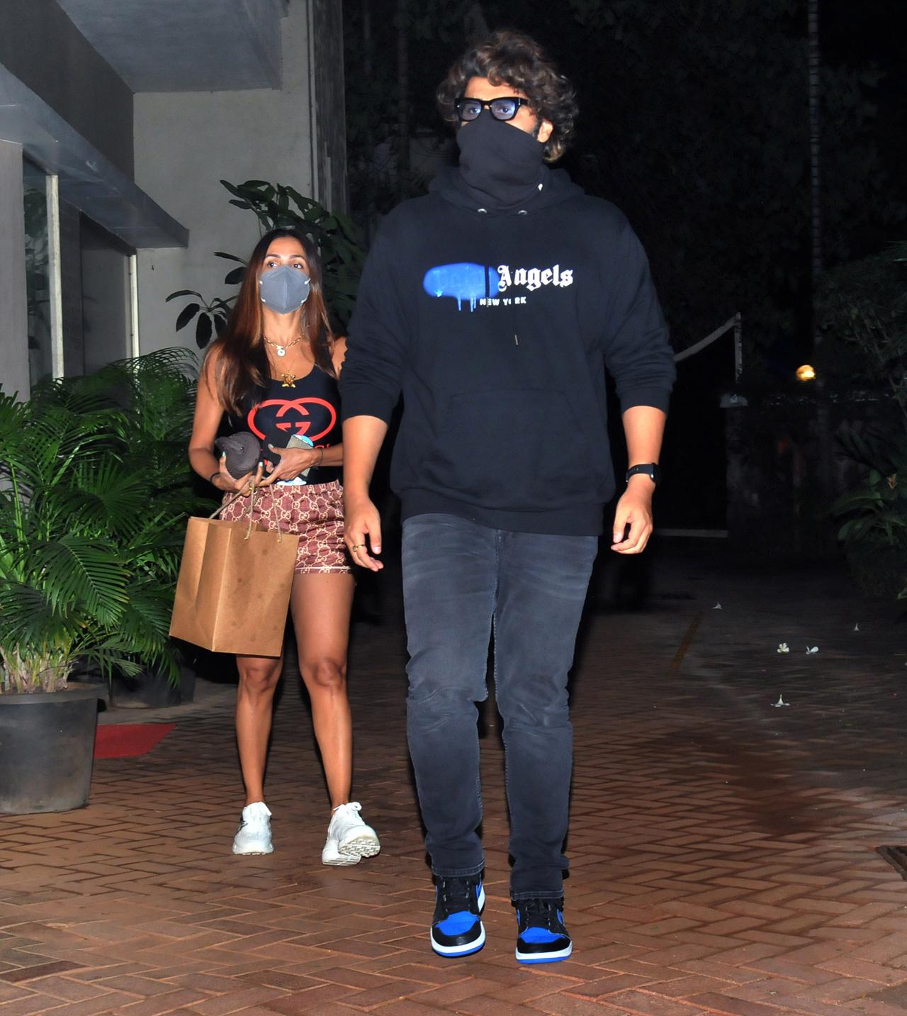 Malaika Arora was accompanied by her boyfriend, actor Arjun Kapoor to Kareena Kapoor's dinner party at her residence in Bandra, Mumbai. The couple, who no longer shy away from the media glare, were snapped together while leaving the party.