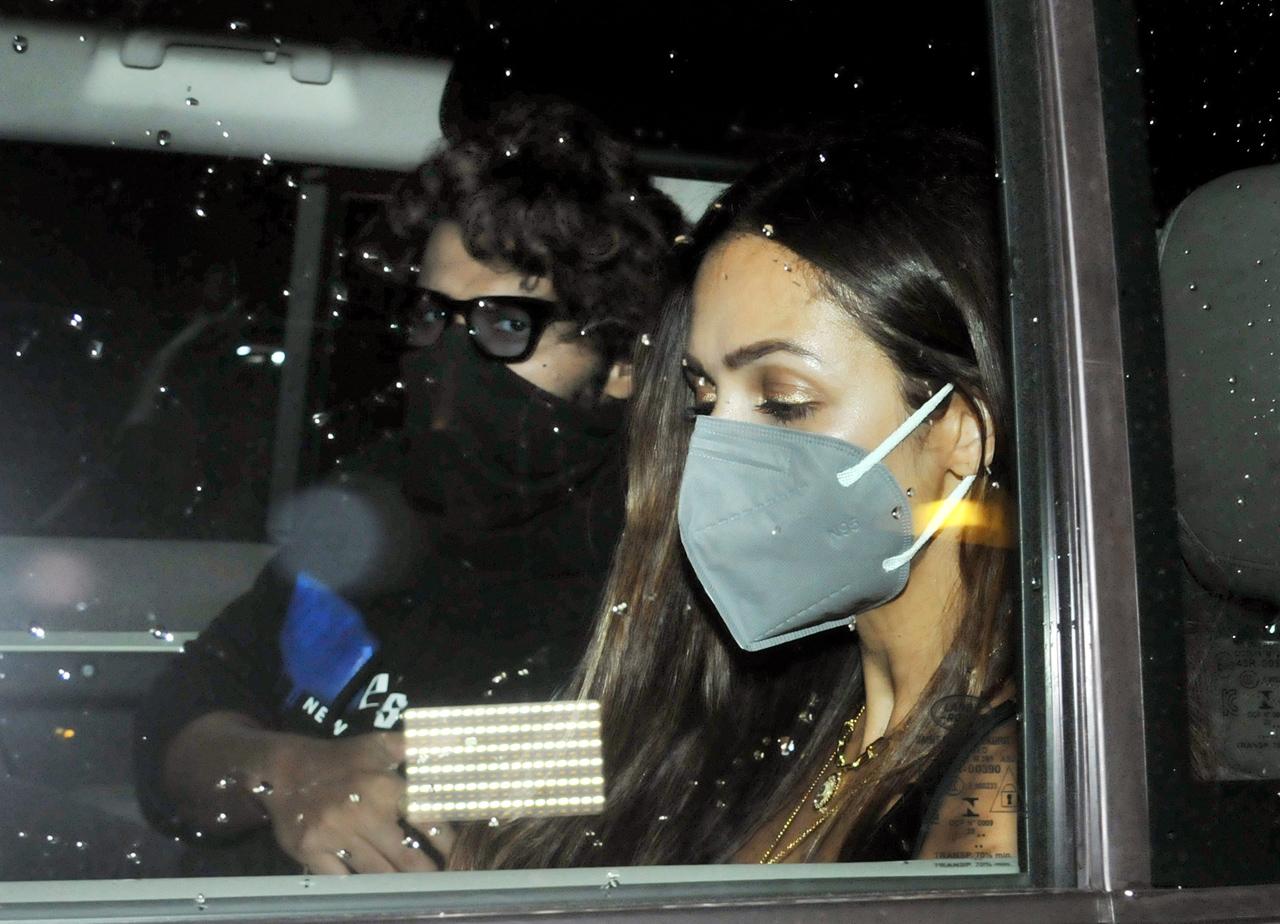 Malaika Arora, who was earlier married to Arbaaz Khan, made her relationship official with Arjun Kapoor an Instagram post in 2019. Ever since the duo has often been seen together at parties with friends and family. Arjun and Malaika have even taken vacations with their respective families and friends.