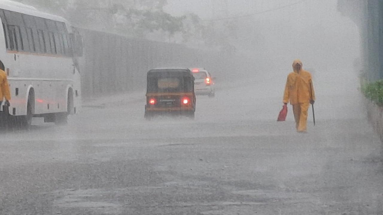 Heavy rains lash Mumbai; IMD issues orange alert for Saturday, red alert for Sunday
