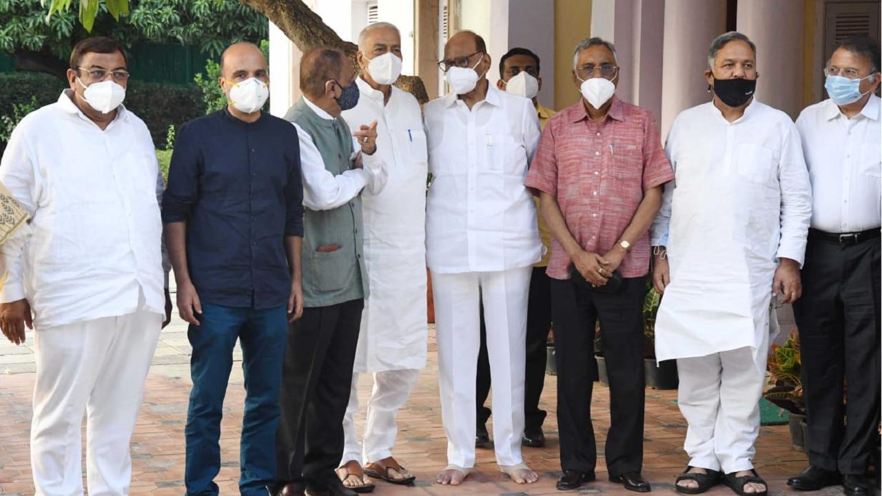Leader of oppostiion party met Sharad Pawar in New Delhi today. Pic/Pallav Paliwal