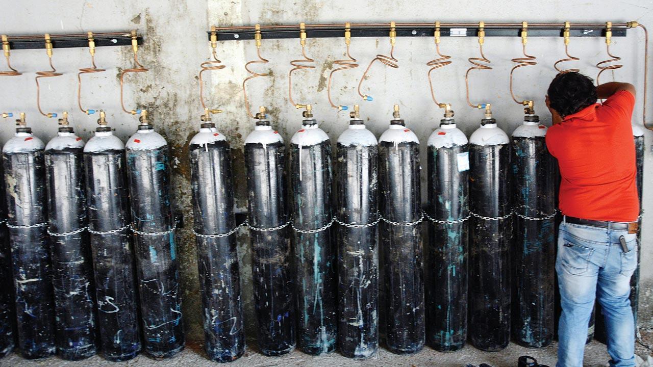 Govt permits supply of liquid oxygen to certain industries, projects on temporary basis