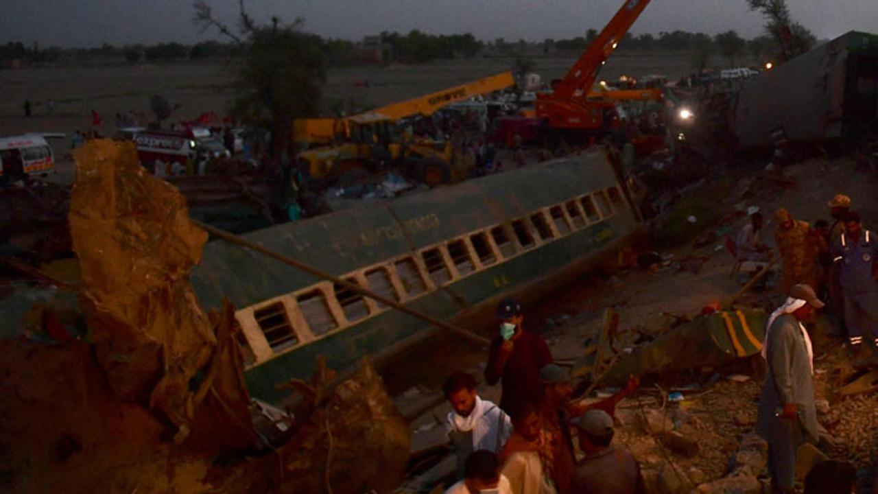 Death toll from Pakistan train collision reaches 62
