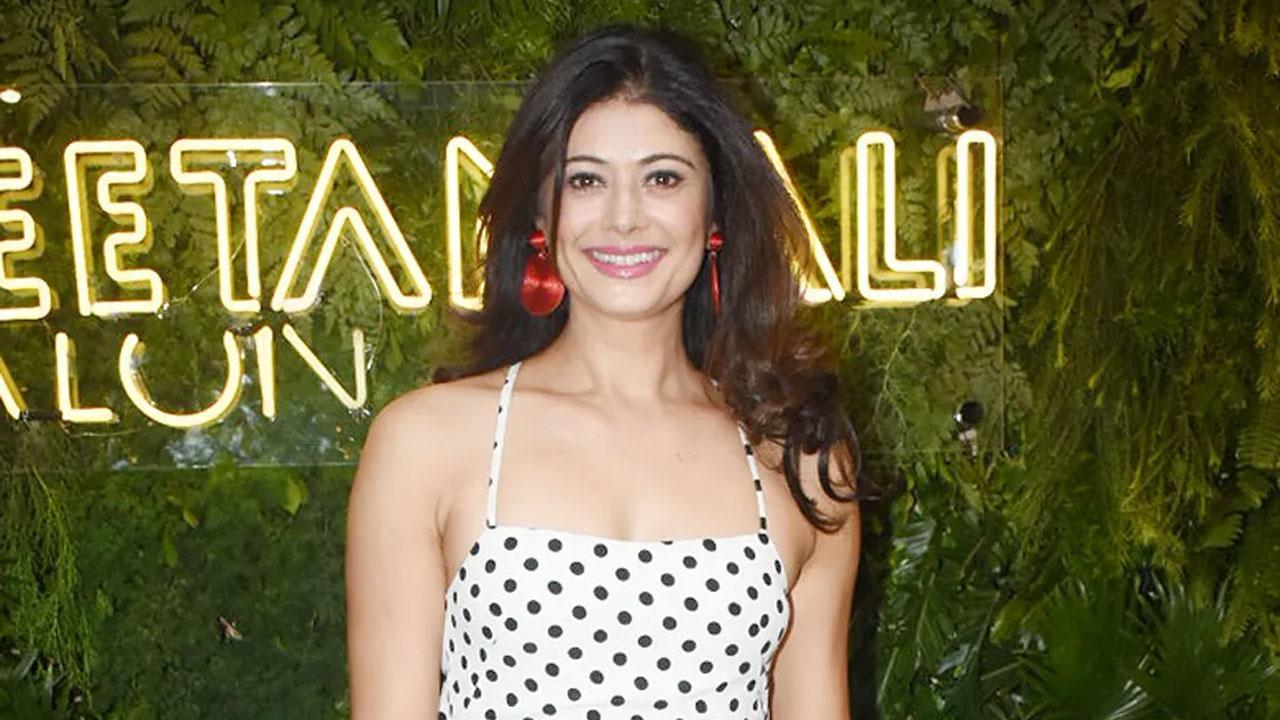 Pooja Batra meets and strikes a stunning pose with Elon Musk’s mother Maye Musk