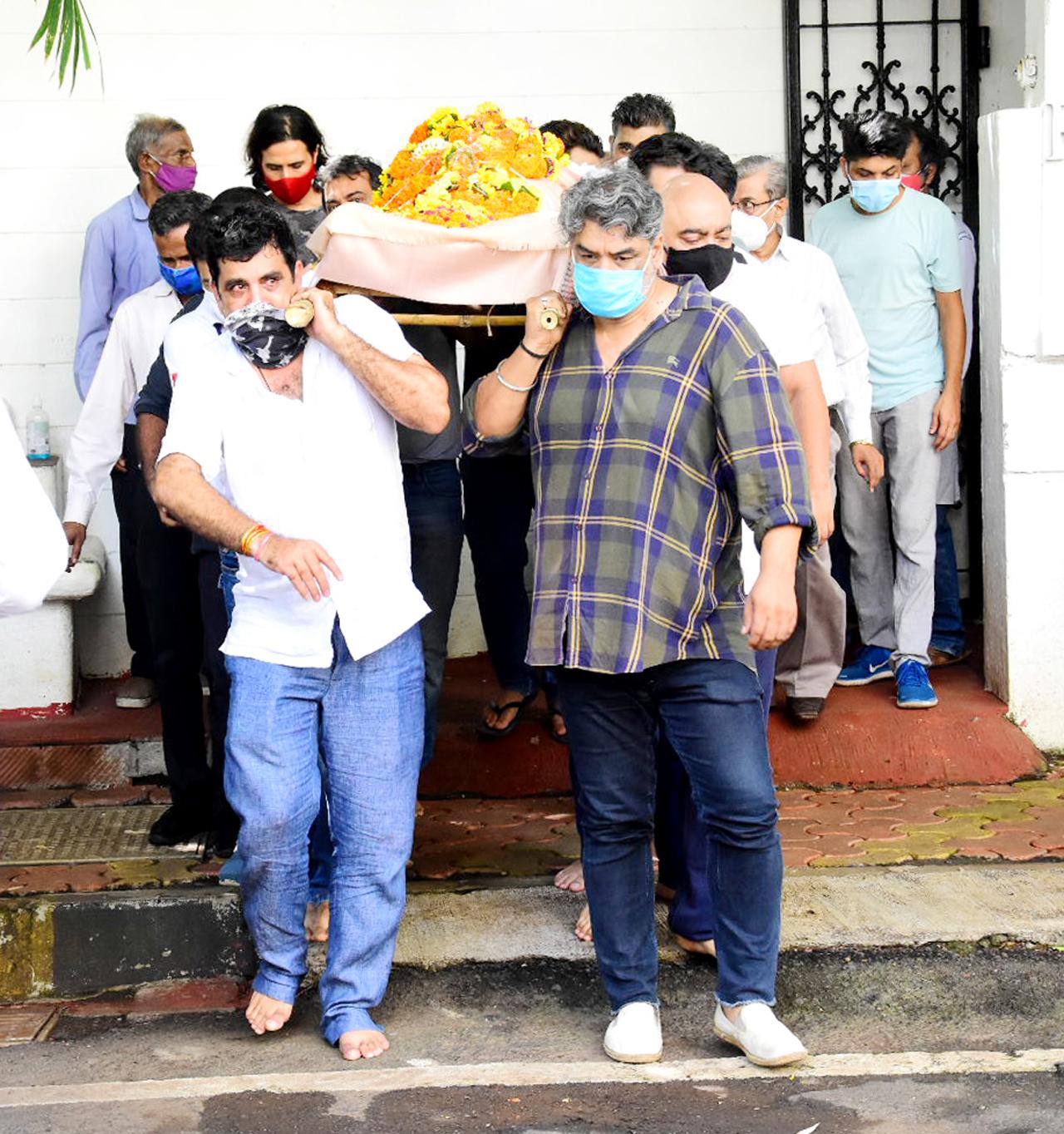 Actress Mandira Bedi's husband, filmmaker Raj Kaushal, passed away on Wednesday morning. Kaushal died of a heart attack. Several friends and industry colleagues attended the last rites of Raj Kaushal to pay their last respects at a crematorium in Dadar, Mumbai.