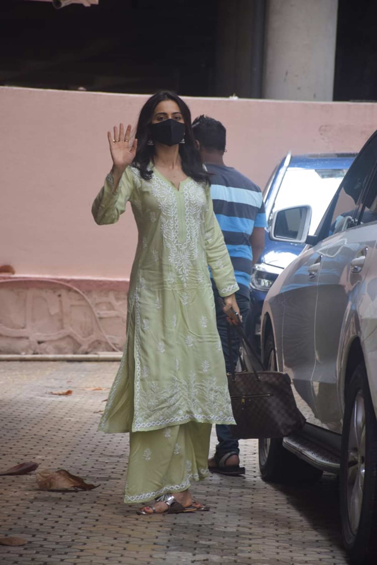 Rakul Preet Singh waved to the paps as they arrived to click her. If you follow her on Instagram, Singh can’t wait to begin shooting again. She is missing the hustle and bustle of the sets. There is also another reason. She’s keen to enjoy a good hair day, every single day. Singh is also missing her team of make-up artists and hairstylists. Looks like the actor is in a mood to doll up. Singh is hoping filmmakers are given the green signal to begin shooting again soon.