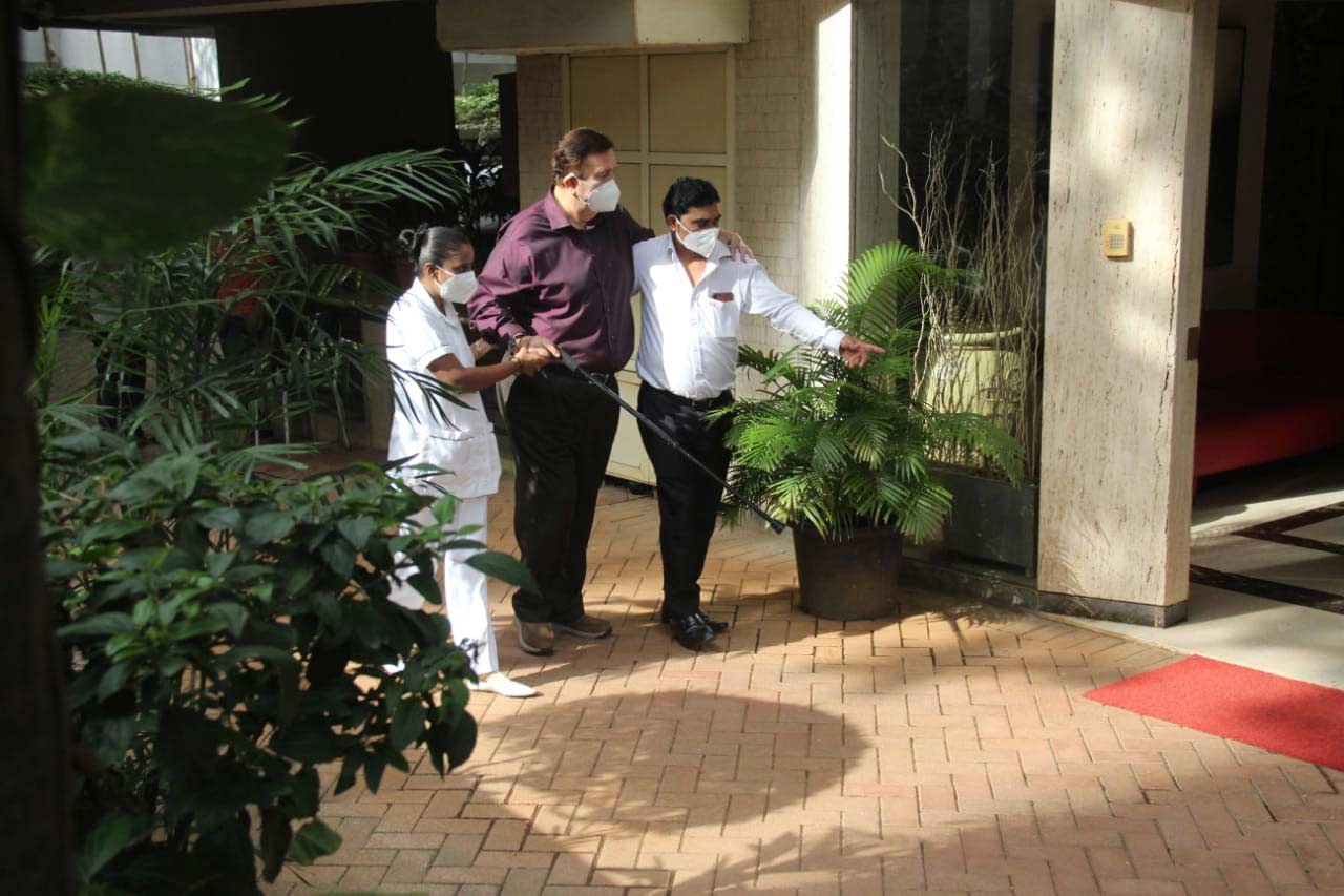Randhir Kapoor was snapped visiting daughter Kareena Kapoor Khan at her new residence.