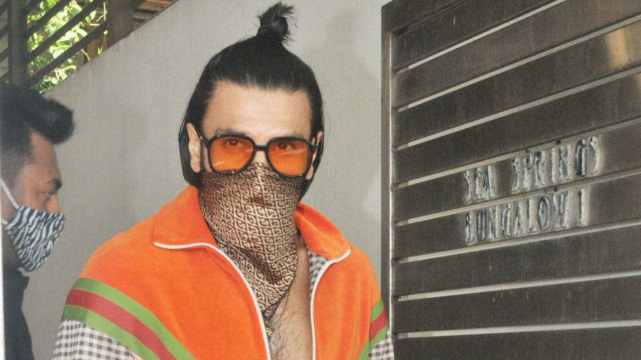 Ranveer Singh resumes work; spotted entering a film set