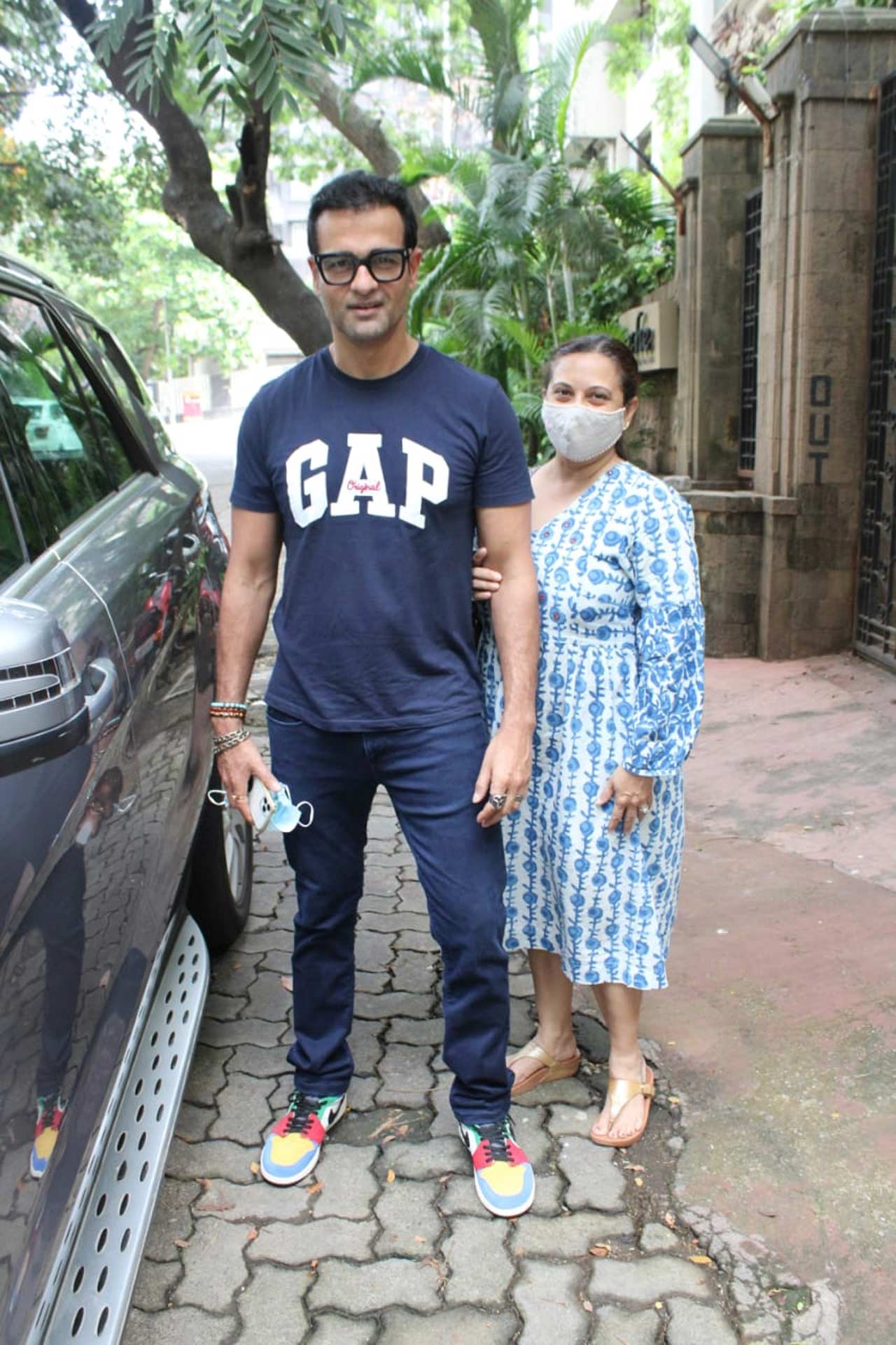 Rohit Roy and his wife Mansi Joshi Roy as they duo was out for a daily stroll in Bandra, Mumbai.