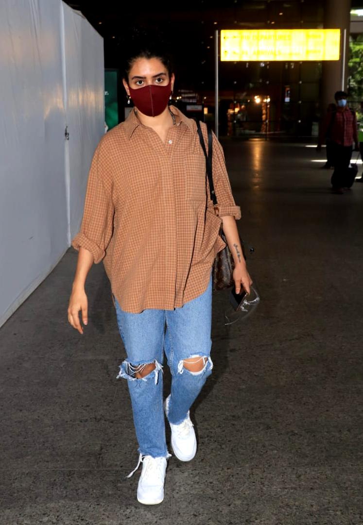 Sanya Malhotra was snapped at Mumbai airport, dressed in the comfiest travel look. The 'Pagglait' actress opted for a brown oversized shirt, paired with blues distressed jeans and white sneakers.