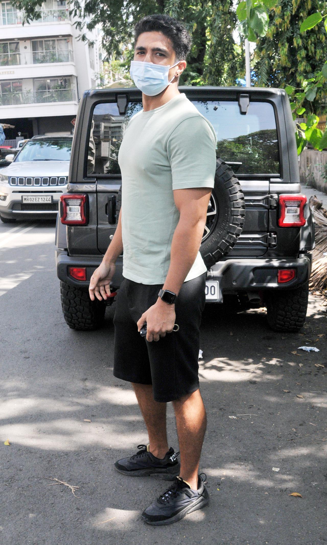 Saqib Saleem was also snapped visiting a salon in Bandra, Mumbai. The actor made a casual style statement - a mint green t-shirt, paired with black shorts and black sneakers.