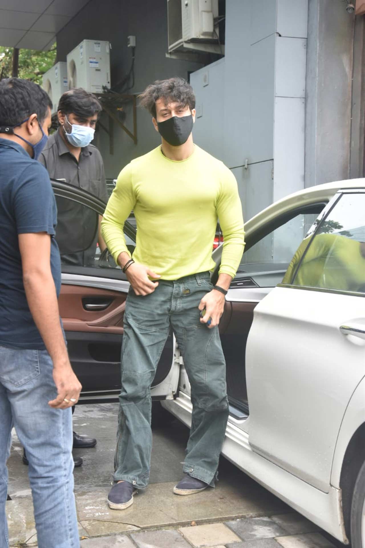 Tiger Shroff was spotted, after having a meeting with Jackky Bhagnani at his office in Juhu, Mumbai. Tiger was dressed in a pair of casual lowers and a lime green pullover. Tiger Shroff was spotted, after having a meeting with Jackky Bhagnani at his office in Juhu, Mumbai. Tiger was dressed in a pair of casual lowers and a lime green pullover.