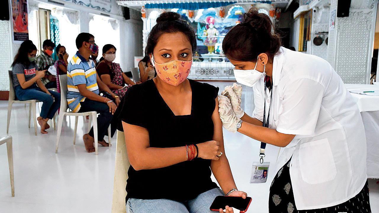Over 7.25 lakh vaccine jabs given in Maharashtra in one day: Govt