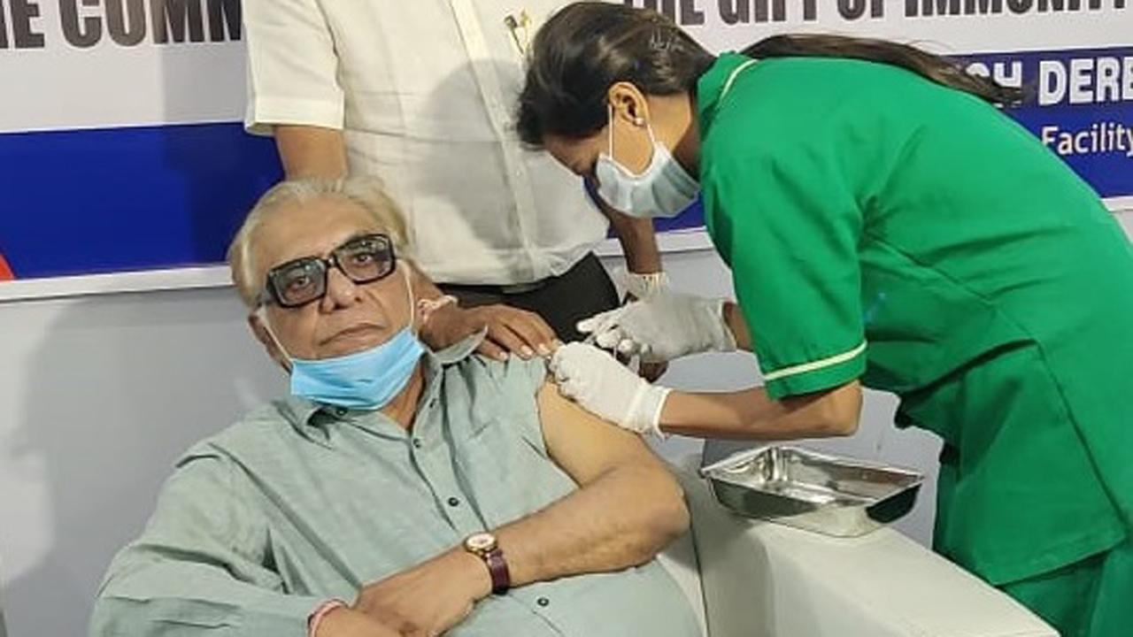 Wagle Ki Duniya’s 73 years old Aanjjan Srivastav gets vaccinated